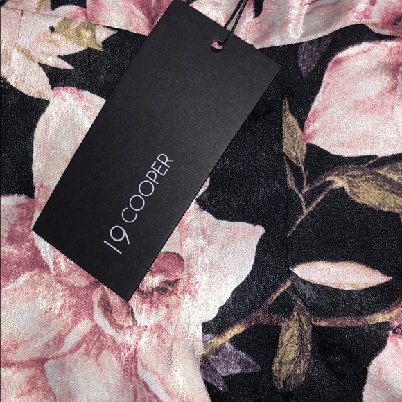 🔥19 Cooper Floral Satin Romper NWT - Picture 6 of 6